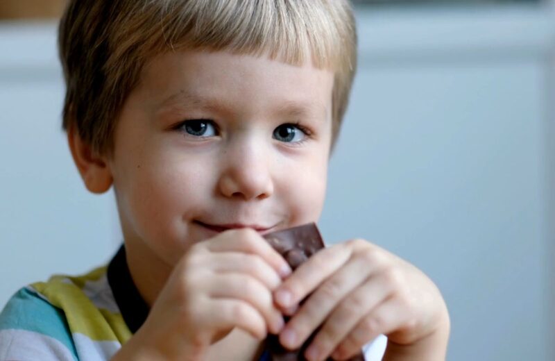 Kontrola šećera i fluoridna pasta jačaju gleđ, smanjuju rizik od karijesa i podstiču zdrave navike.