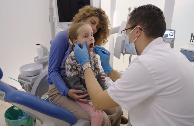 Prepoznavanje simptoma i redovna stomatološka higijena ključni su za prevenciju fistula kod dece.